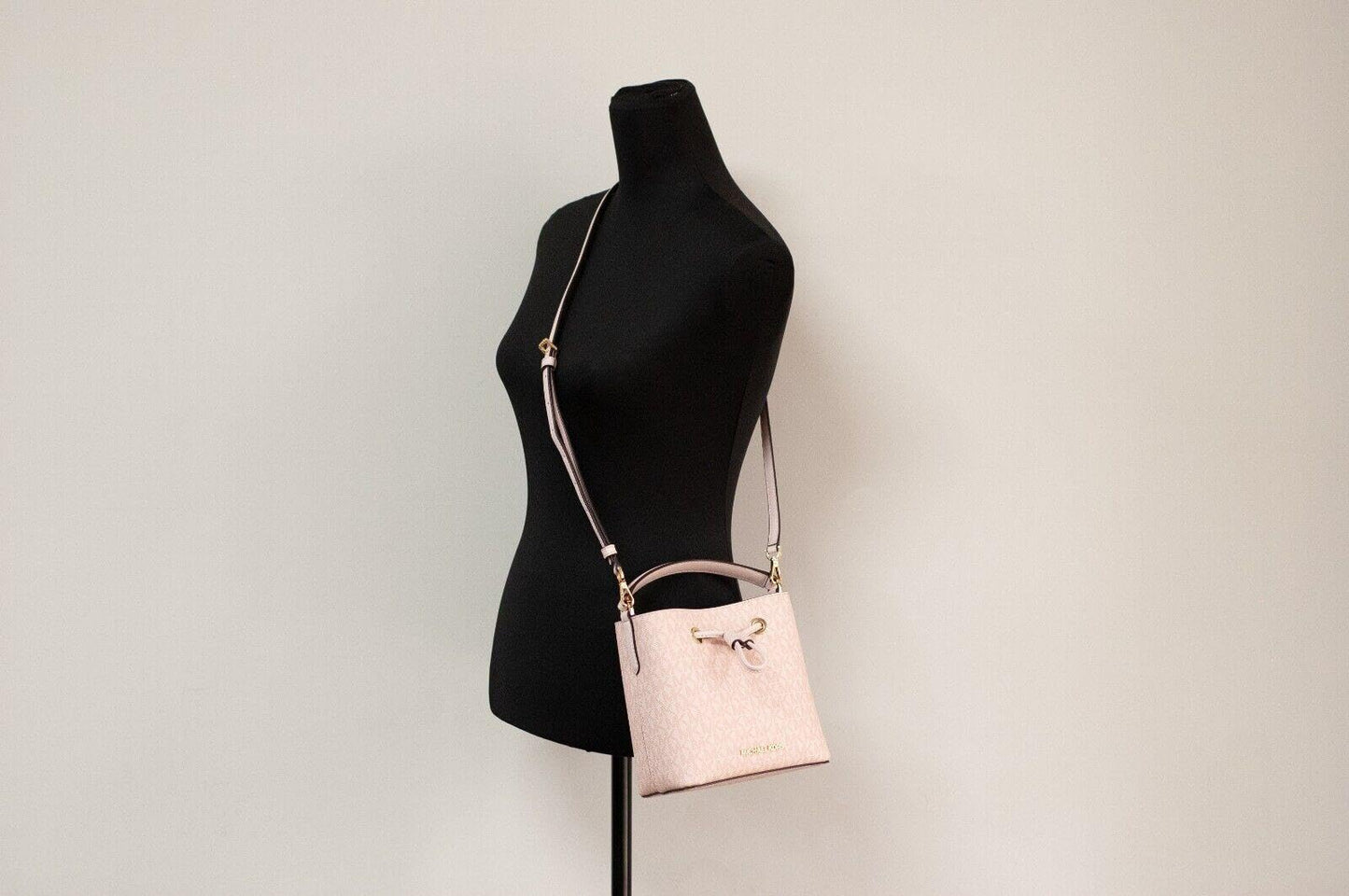 Michael Kors Suri Small Bucket Shoulder Bag (Dark Powder Blush)